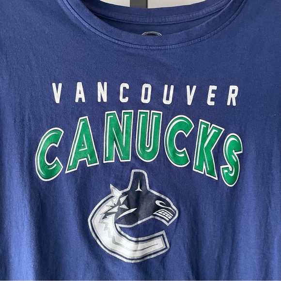 NHL Vancouver Canucks Hockey Tee Tshirt Youth Size 14/16 Unisex Boys Girls - Picture 3 of 4